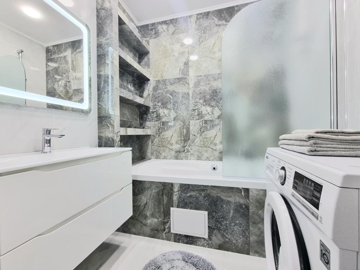 Center, Albisoara Str., 1Bedroom And Living With Balcony Chisinau Exterior foto