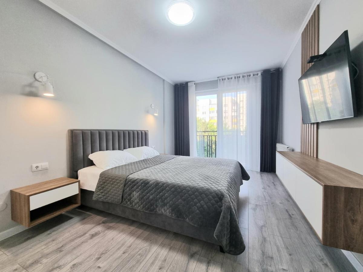Center, Albisoara Str., 1Bedroom And Living With Balcony Chisinau Exterior foto