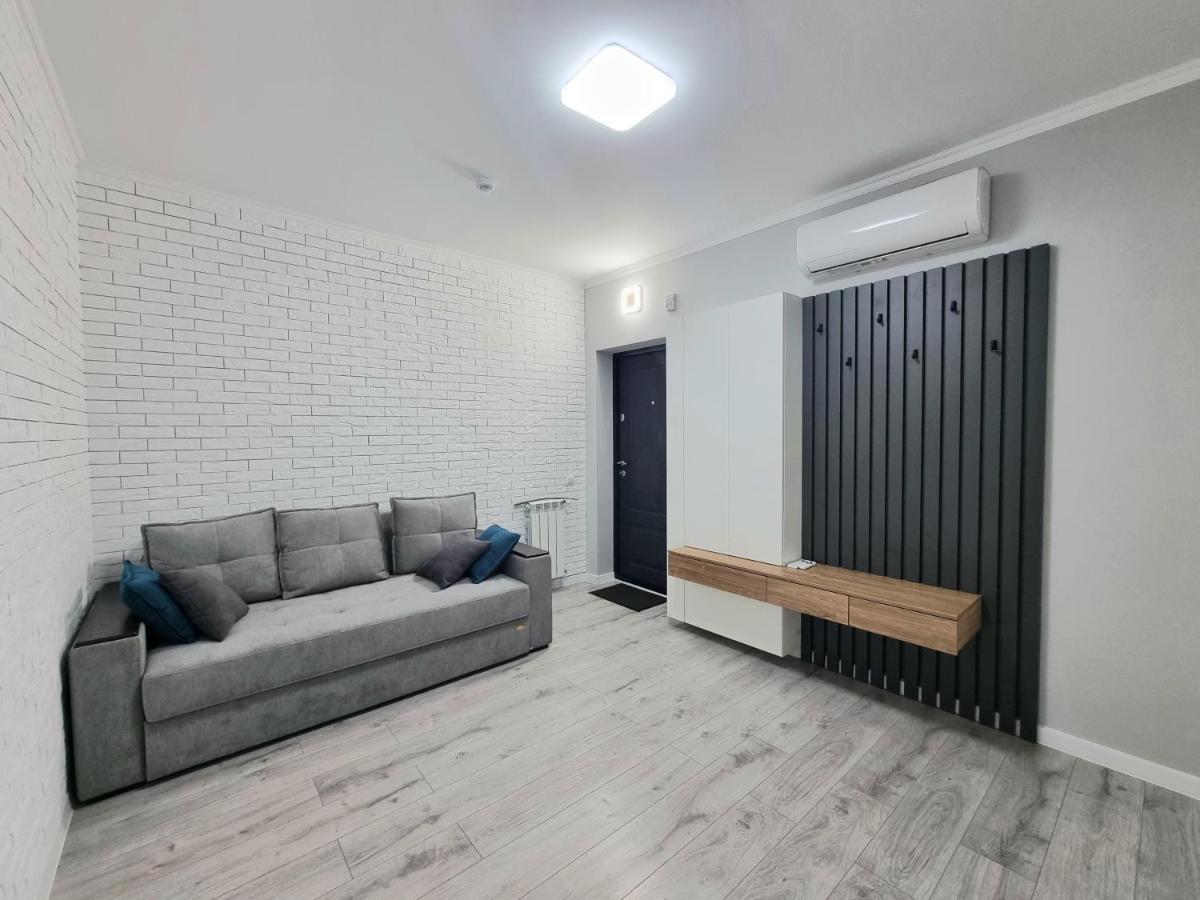 Center, Albisoara Str., 1Bedroom And Living With Balcony Chisinau Exterior foto